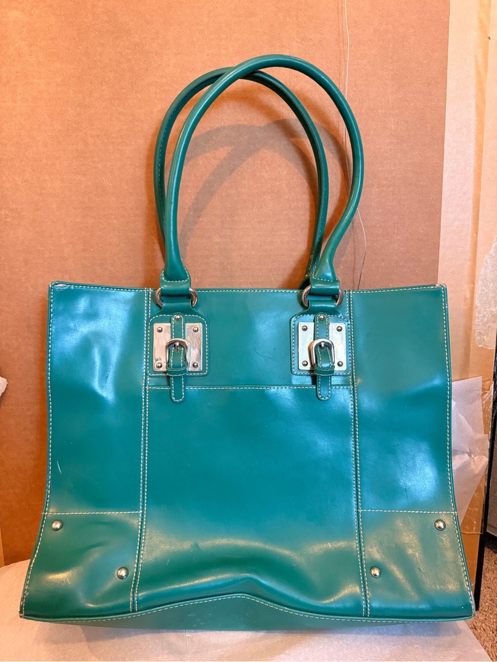 Wilson’s Leather Kelly green handbag